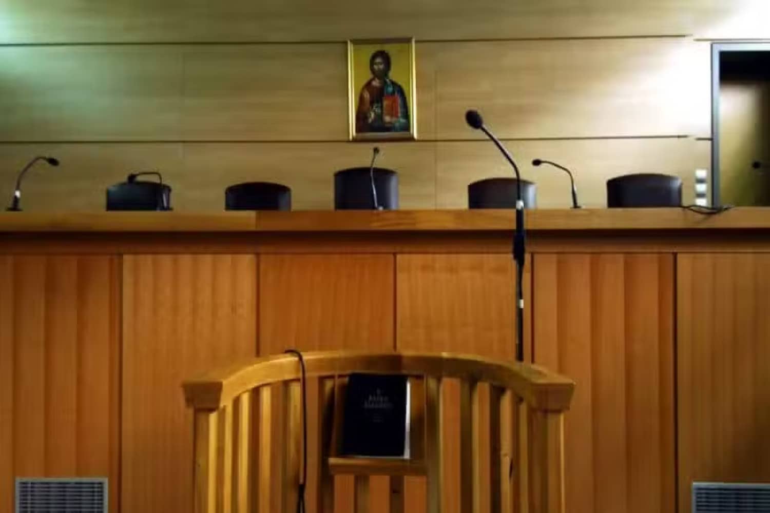 dikastirio aithousa 17 12 2021