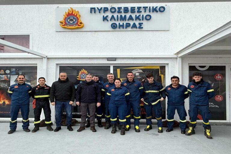 Αντιπροσωπεία της ΕΑΠΣ επισκέφθηκε τους συναδέλφους της στη Σαντορίνη (εικόνες)