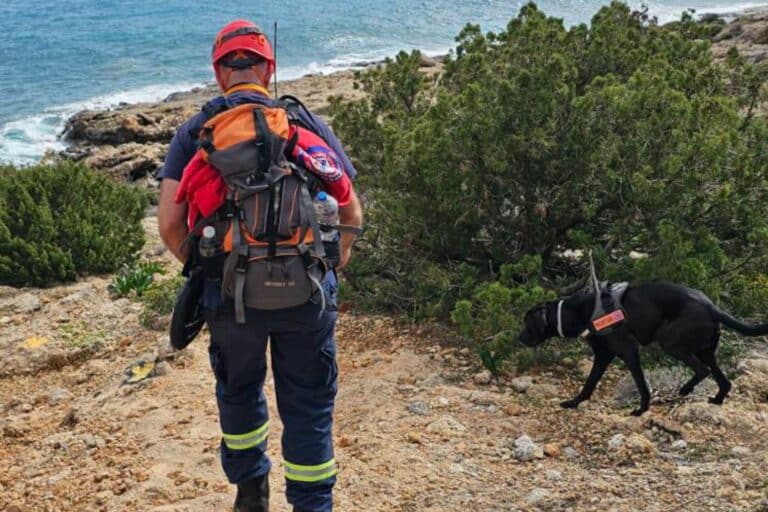 Φαράγγι της Σαμαριάς: Συνεχίζονται οι έρευνες για τον εντοπισμό του 21χρονου τουρίστα – Ελικόπτερο, drone και σκυλιά στην περιοχή