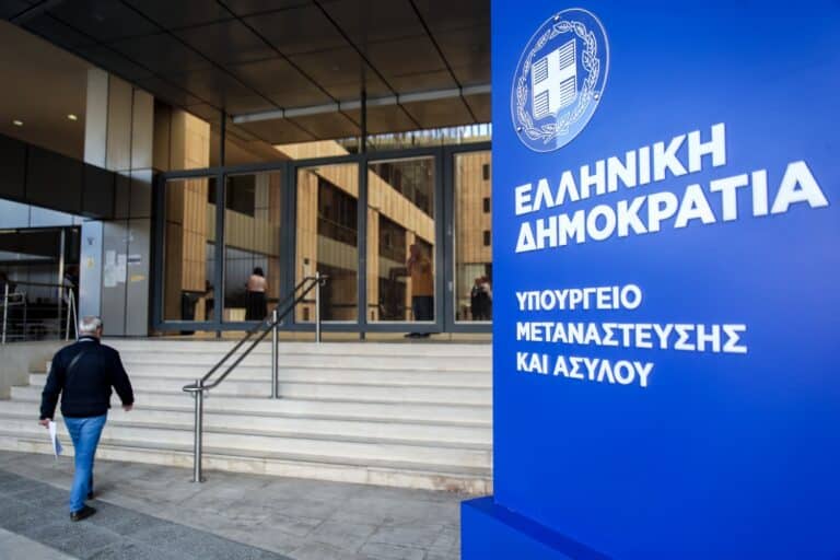 Απελάθηκαν 40 Πακιστανοί και 10 Γεωργιανοί μετανάστες που απορρίφθηκαν οι αιτήσεις ασύλου τους