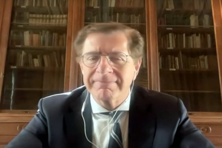 Σαντορίνη: «Το ενδεχόμενο έκρηξης δεν είναι απίθανο» δήλωσε ο καθηγητής Συνολάκης  – Τι είπε για τσουνάμι