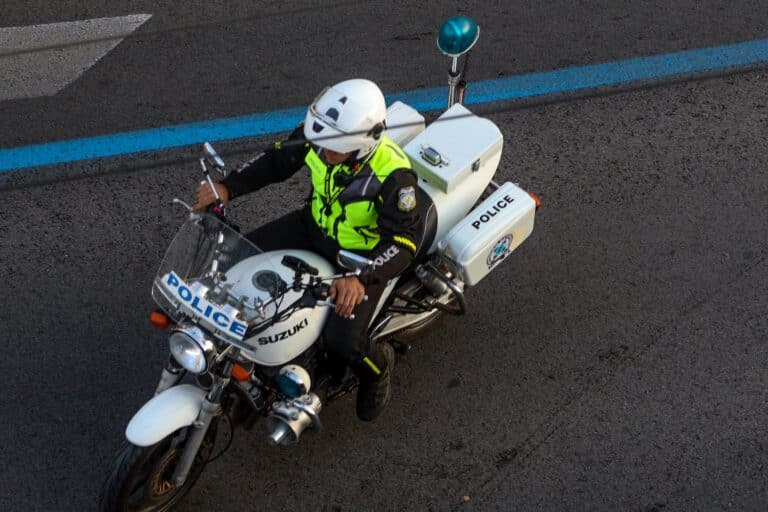 Θεσσαλονίκη: 18χρονος πέταξε ναρκωτικά και κλοπιμαία μόλις είδε τους αστυνομικούς