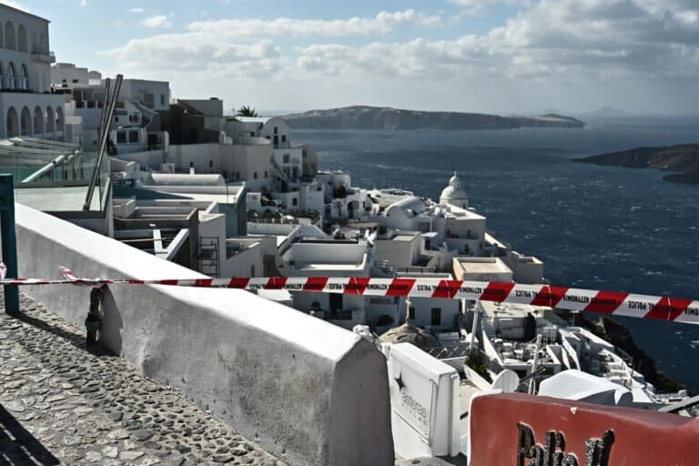 Σαντορίνη: Ο φόβος του πλιάτσικου, η επιφυλακή των Αρχών και το σχέδιο «Εγκέλαδος 2»