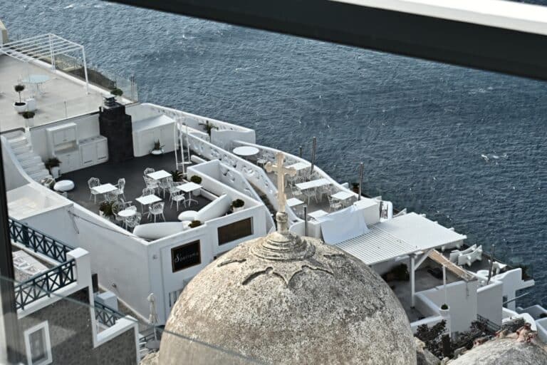 Σαντορίνη: Εξαρθρώθηκε συμμορία που διακινούσε ναρκωτικά – Χειροπέδες σε τρία άτομα