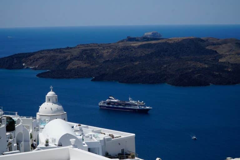 Σαντορίνη: Ανησυχία για τις αλλεπάλληλες δονήσεις – 11 σεισμοί μέσα σε λίγη ώρα, τα έκτακτα μέτρα που αποφασίστηκαν