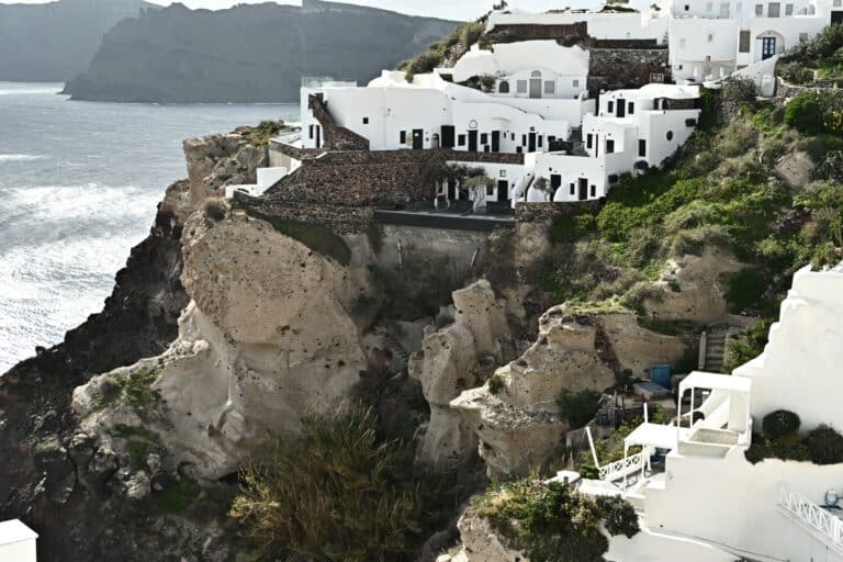 Ευθύμης Λέκκας: «25.000 σεισμοί μέσα σε έναν μήνα στη Σαντορίνη – Ευτυχώς οι βροχές την άφησαν ανέπαφη»