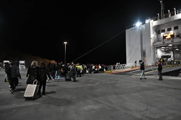 Σαντορίνη: Νέος σεισμός 4,9 Ρίχτερ τα ξημερώματα – Κάτοικοι εγκαταλείπουν το νησί, σε επιφυλακή οι Αρχές (βίντεο)