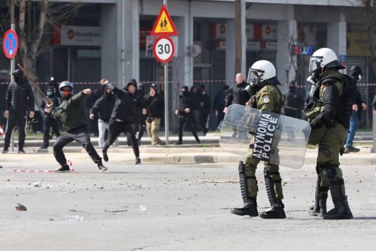 Πορεία στη Θεσσαλονίκη για τα Τέμπη: 30 προσαγωγές από την ΕΛ.ΑΣ μετά τα επεισόδια στο κέντρο