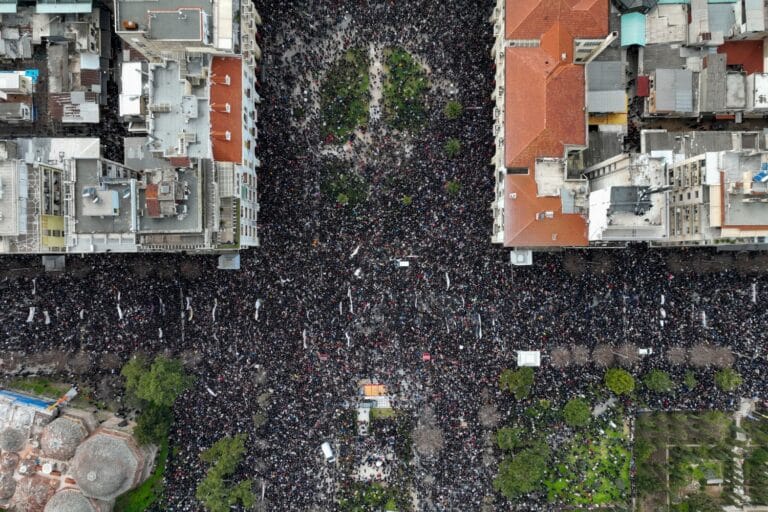 Θεσσαλονίκη: Κακουργηματική δίωξη στον 14χρονο που συνελήφθη χθες (28/2) για κατοχή μολότοφ