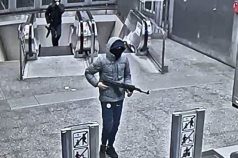 Συναγερμός στις Βρυξέλλες: Πυροβολισμοί στο μετρό – Η αστυνομία αναζητά τους δράστες (εικόνα & βίντεο)