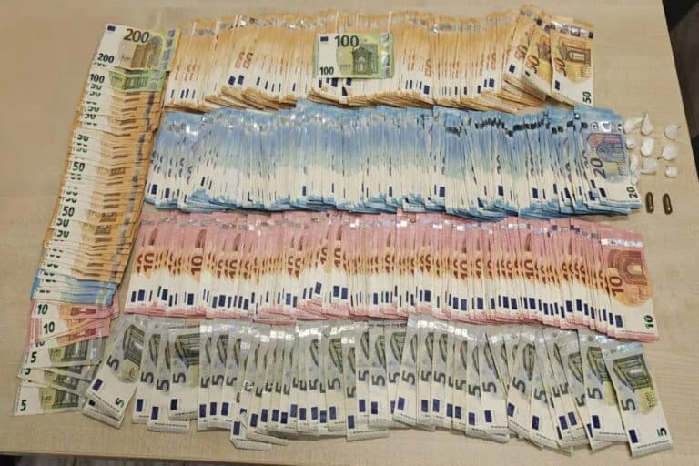 Άγιος Παντελεήμονας: Χειροπέδες σε τρεις αλλοδαπούς για διακίνηση ναρκωτικών – Βρέθηκαν πάνω από 16.000 ευρώ σε κρύπτη