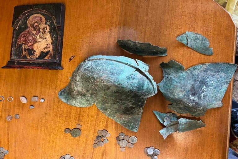 Θεσσαλονίκη: «Ψαχτήρια» που… πήγαιναν να κόψουν «ξύλα» και να βρουν «μπιχλιμπίδια» – Απολογούνται οι 23 συλληφθέντες για αρχαιοκαπηλία