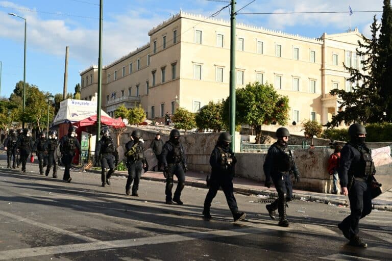 Συλλαλητήριο για τα Τέμπη: Πάνω από 3.000 αστυνομικοί στο κέντρο της Αθήνας – Κλειστοί οι σταθμοί του Μετρό «Σύνταγμα» και «Πανεπιστήμιο»