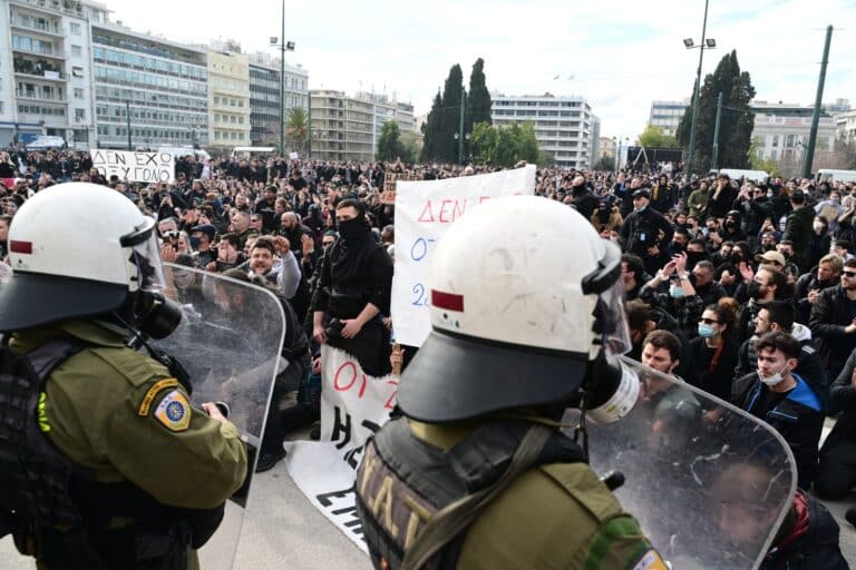 Τέμπη: «Φάγαμε χημικά χωρίς λόγο από την αστυνομία» καταγγέλει πατέρας 22χρονου θύματος (βίντεο)