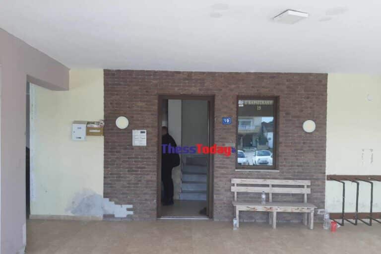 Θεσσαλονίκη: Πολλαπλές μαχαιριές έφερε η 44χρονη – Αναζητούν το κίνητρο του 53χρονου, σε σοκ η κόρη τους