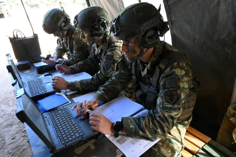 Ένοπλες Δυνάμεις: Στεγαστικό πρόγραμμα με συνολικά 5.000 σπίτια για τα στελέχη – Οι νέοι μισθοί με παραδείγματα