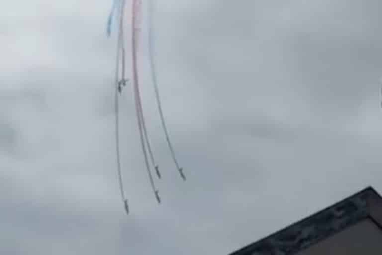 Γαλλία: Μαχητικά αεροσκάφη συγκρούστηκαν στον αέρα – Συγκλονιστικό βίντεο