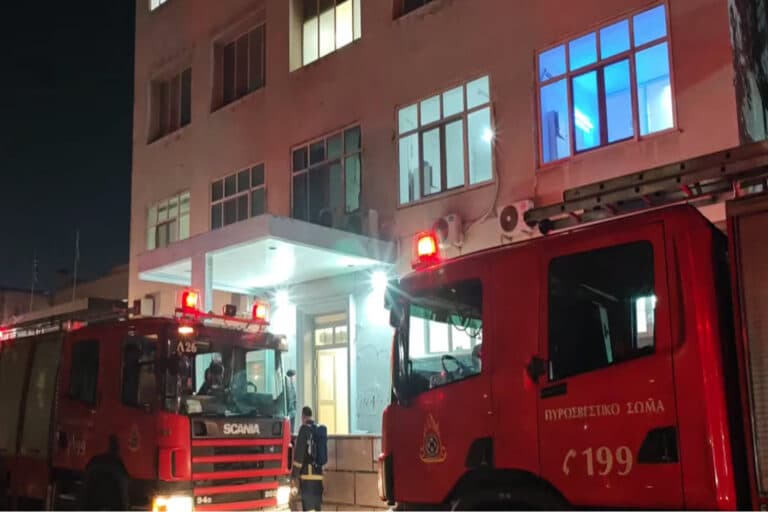 Πυρκαγιά στο Γενικό Κρατικό Νίκαιας – Μεγάλη κινητοποίηση της Πυροσβεστικής (βίντεο)