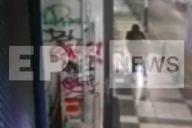 Καλαμαριά: Η στιγμή που ανήλικοι σπάνε βιτρίνα και «μπουκάρουν» σε κατάστημα (βίντεο)