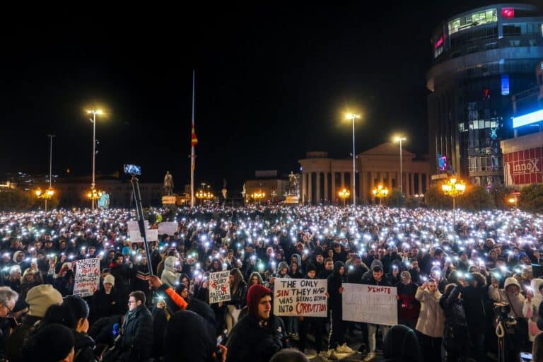 Βόρεια Μακεδονία: Μεγάλη πορεία διαμαρτυρίας στα Σκόπια για το τραγικό συμβάν με τους 59 νεκρούς στο Κότσανι