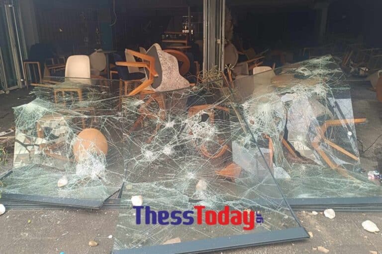 Βόρεια Μακεδονία: Επεισόδια στις συγκεντρώσεις για την τραγωδία με τους 59 νεκρούς – Διέλυσαν καφετέρια του ιδιοκτήτη του κλαμπ (βίντεο)