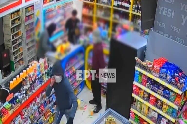 Στιγμές τρόμου για υπάλληλο μίνι μάρκετ στη Θεσσαλονίκη – Τον λήστεψαν με πριόνι και ρόπαλο (βίντεο) 