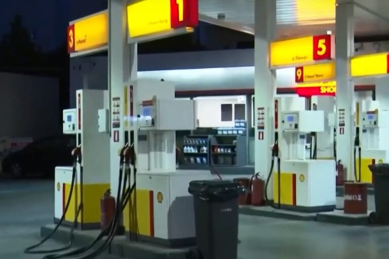 Ληστεία σε βενζινάδικο στην Ηλιούπολη – Οι δράστες τραυμάτισαν τον υπάλληλο και άδειασαν το ταμείο (βίντεο)