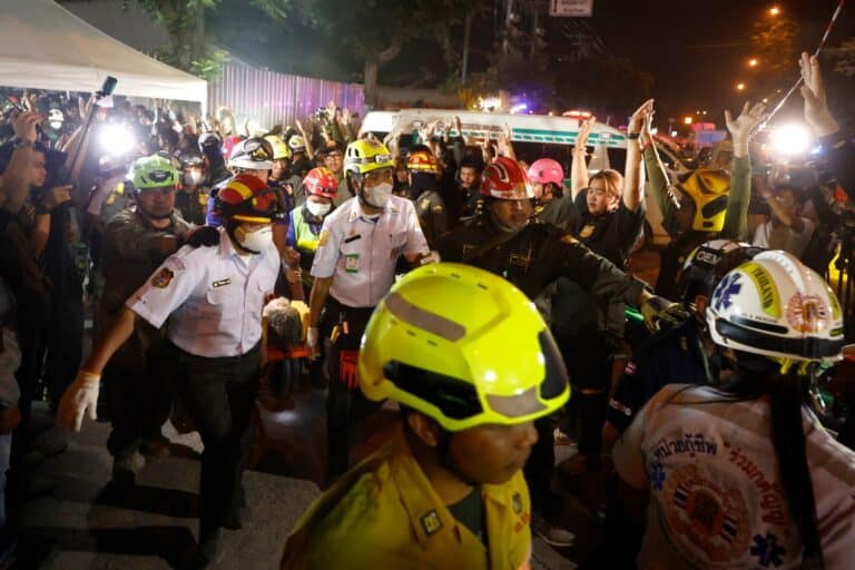 Σεισμός στη Μιανμάρ: Κατέρρευσε το εμβληματικό παλάτι στην πόλη Μανταλάι (εικόνες)