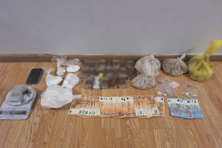 Αθήνα: Συνελήφθη αλλοδαπός για ναρκωτικά (εικόνες & βίντεο)