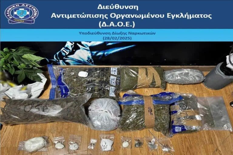 Χειροπέδες σε τρία άτομα για διακίνηση ναρκωτικών στην Αττική – Κατασχέθηκαν πάνω από πέντε κιλά κάνναβης και κοκαΐνης