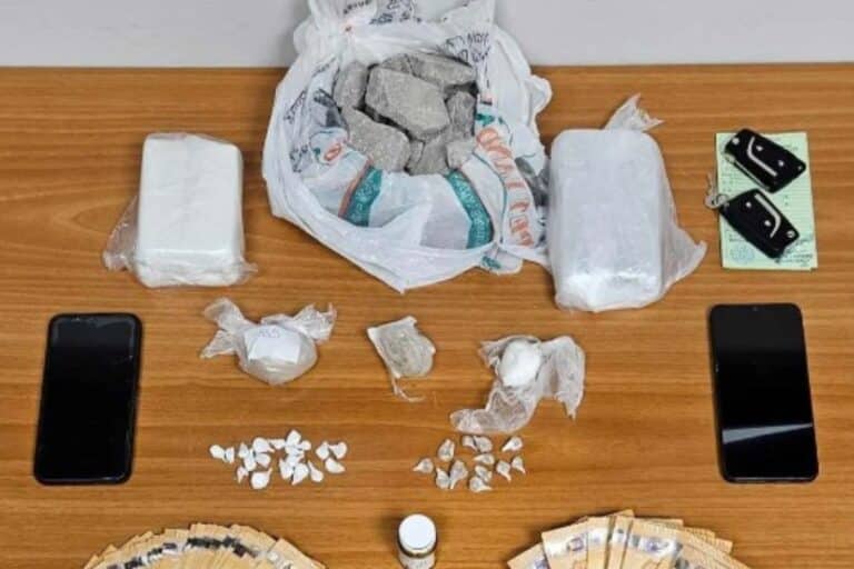 Αττική: Συνελήφθησαν τρεις γυναίκες για απόκρυψη και διακίνηση ναρκωτικών (βίντεο)