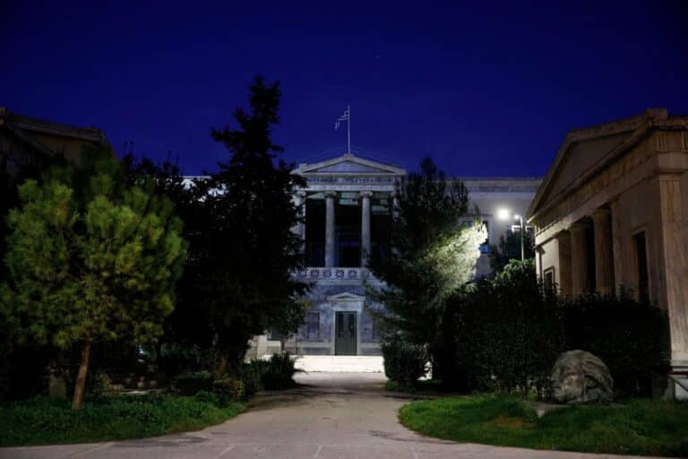 Κατηγορείται για χυδαία λόγια κατά φοιτητριών ο πρύτανης ΕΜΠ: «Μας συνοδεύουνε, escorts είναι»