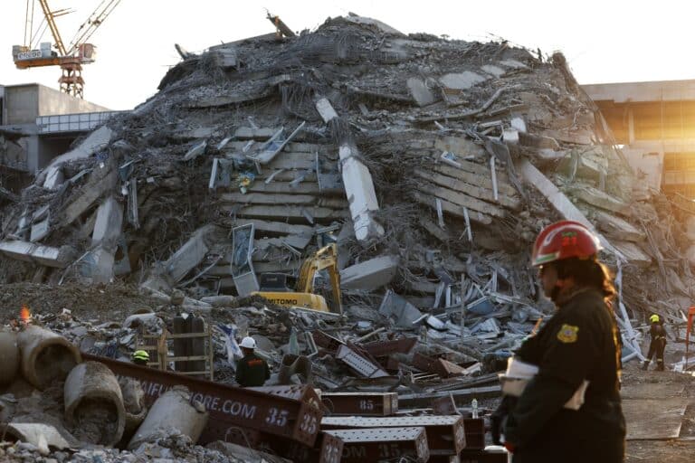 Σεισμός 7,7 Ρίχτερ στη Μιανμάρ: Κατάρρευση κτηρίων και άγνωστος ο αριθμός των εγκλωβισμένων – Φόβοι για εκατόμβη νεκρών (εικόνες & βίντεο)