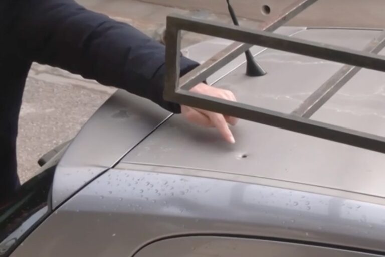 Σοκ στο Μενίδι: Καρφώθηκε σφαίρα σε παιδικό κάθισμα αυτοκινήτου – «Πέφτουν πυροβολισμοί κάθε μέρα» (βίντεο)