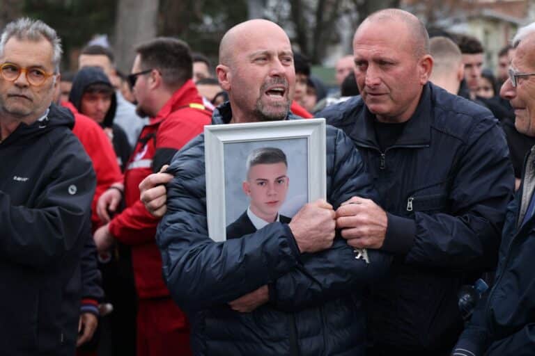 Βόρεια Μακεδονία: Παραιτήθηκε ο δήμαρχος της πόλης Κότσανι μετά τη φονική πυρκαγιά στο κλαμπ