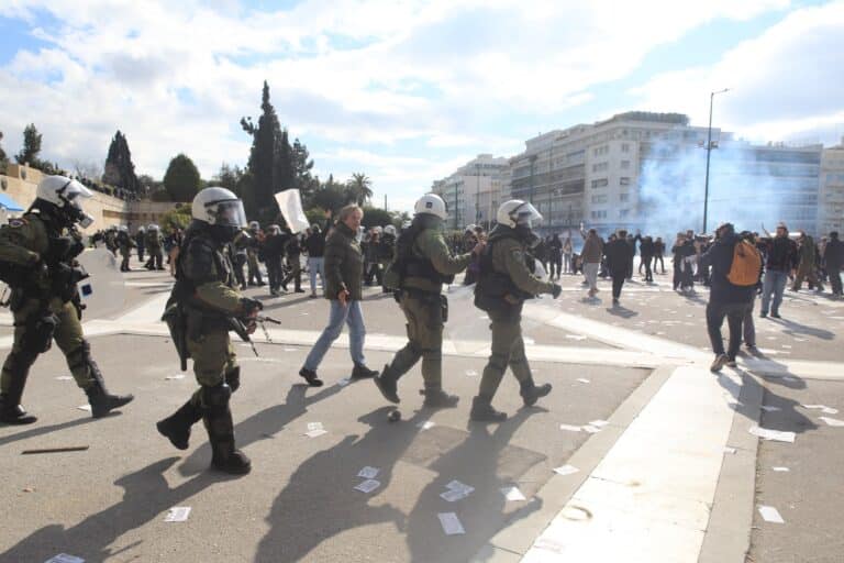 Απίστευτη πρόκληση από τον συνδικαλιστή αστυνομικό Δημοσθένη Πάκο: «Δακρυγόνα θα φάνε όλοι, δεν έφαγαν και σφαίρες» (βίντεο)