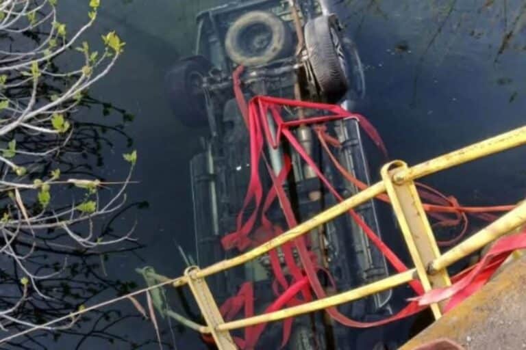 Πώς η οικογενειακή βόλτα  στη Λακωνία εξελίχθηκε σε τραγωδία: Η 15χρονη δεν κατάφερε να βγάλει τη ζώνη και πνίγηκε στο ποτάμι (εικόνα)