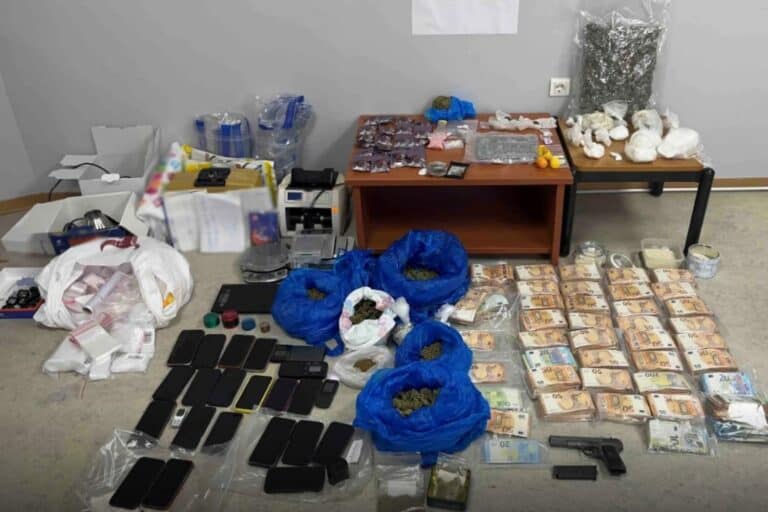 Αργολίδα: Εξαρθρώθηκε δίκτυο διακίνησης ναρκωτικών – Συνελήφθησαν 17 άτομα, αναζητούνται άλλοι επτά