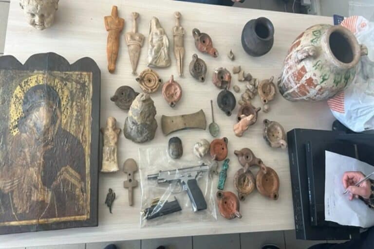 Φιάσκο η αρχαιοκαπηλία στην Κρήτη: Διαφώνησαν ανακρίτρια και εισαγγελέας – Δεν προφυλακίστηκαν οι «6», μόλις 14.000 ευρώ η αξία των κατασχεθέντων