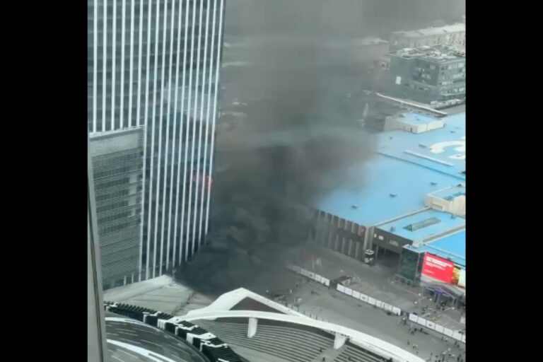 Φωτιά και εκρήξεις σε εμπορικό κέντρο της Μόσχας! (βίντεο)