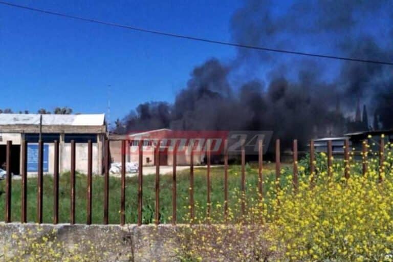 Φωτιά τώρα σε εργοστάσιο με πλαστικά στο Γομοστό Αχαΐας