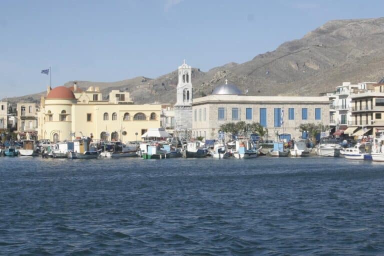 Κάλυμνος: Επεισοδιακή σύλληψη 71χρονου – Δεν είχε δίπλωμα για μηχανή, έβρισε και απείλησε λιμενικούς