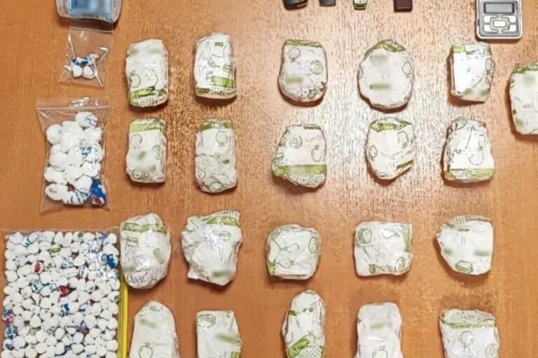 Χανιά: Συνελήφθη 34χρονος με 2,5 κιλά κοκαΐνη – Έκρυβε ναρκωτικά σε σπίτι και αυτοκίνητο (βίντεο)