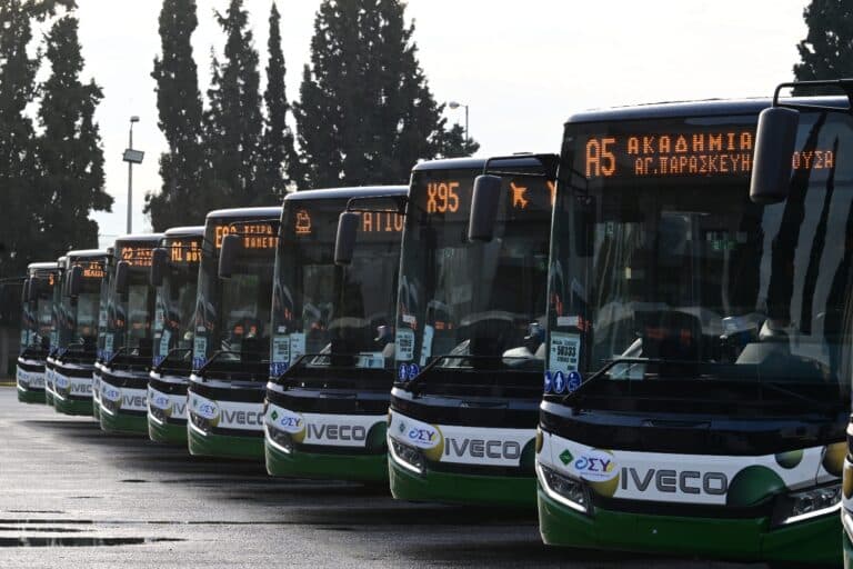 Βάρη: Συνελήφθη 17χρονος που παρίστανε τον ελεγκτή και έπαιρνε χρήματα από επιβάτες λεωφορείων