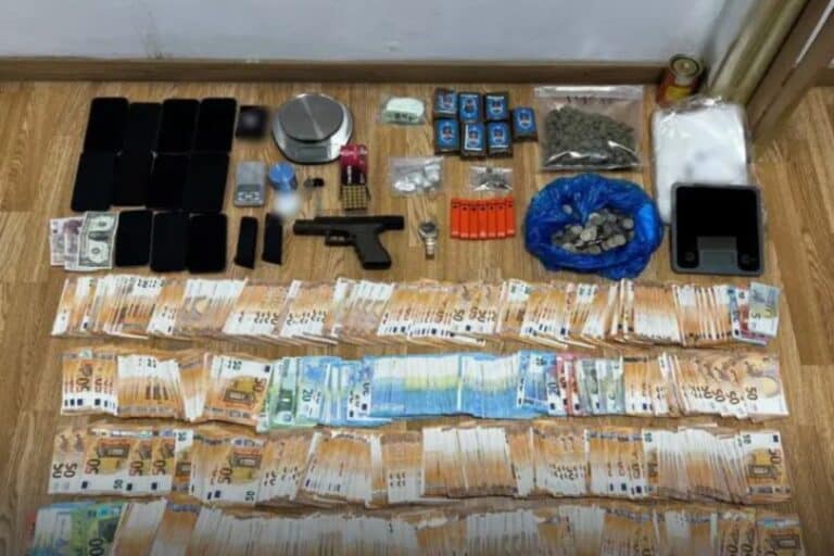 Αττική: Εξαρθρώθηκε εγκληματική οργάνωση που διακινούσε ναρκωτικά και συσκευές ατμίσματος