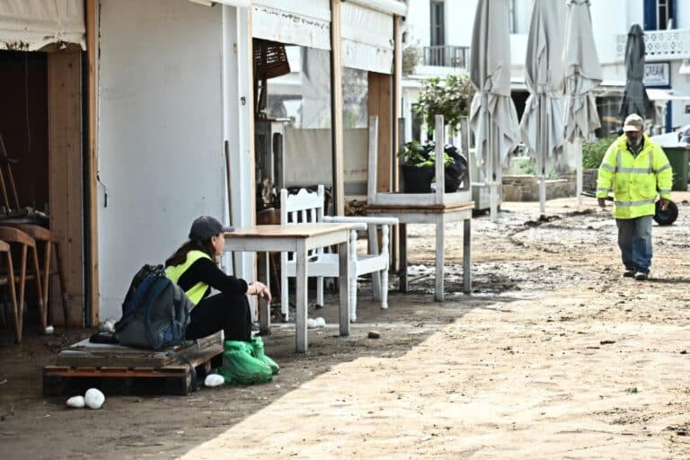 Μύκονος: Εικόνες καταστροφής στο νησί από τη σφοδρή κακοκαιρία