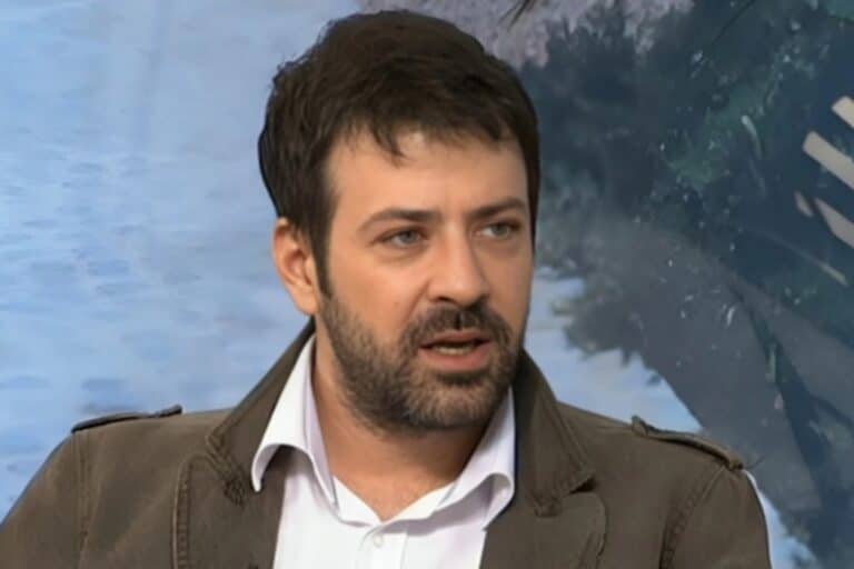 Πέτρος Μπουσουλόπουλος: «Είναι σοκαρισμένος και σε άσχημη ψυχολογική κατάσταση», δήλωσε η δικηγόρος του (βίντεο)