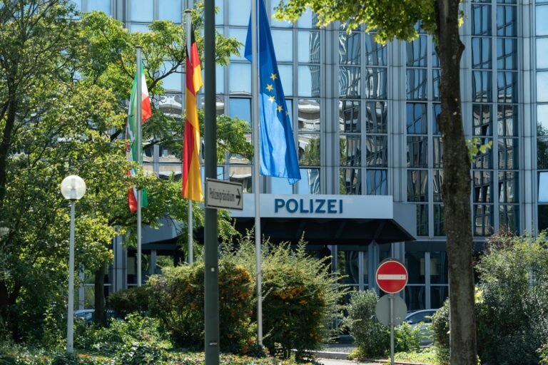 Europol: Συντονισμένη επιχείρηση κατά της στρατολόγησης παιδιών από το οργανωμένο έγκλημα – «Αυτά πρέπει να προσέχουν οι γονείς»