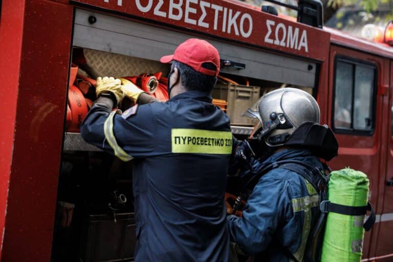 Συναγερμός στη Θεσσαλονίκη για φωτιά σε διαμέρισμα – Μεγάλη κινητοποίηση της Πυροσβεστικής  