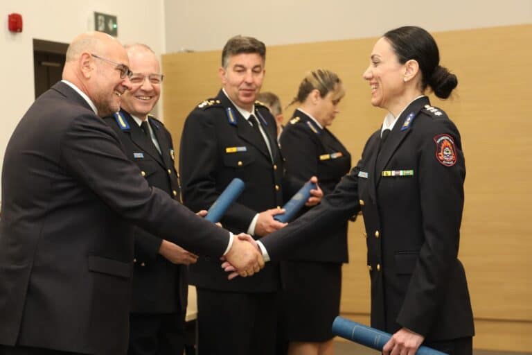 Πυροσβεστική: Απονεμήθηκαν τα πτυχία στους πυραγούς της 4ης Εκπαιδευτικής Σειράς